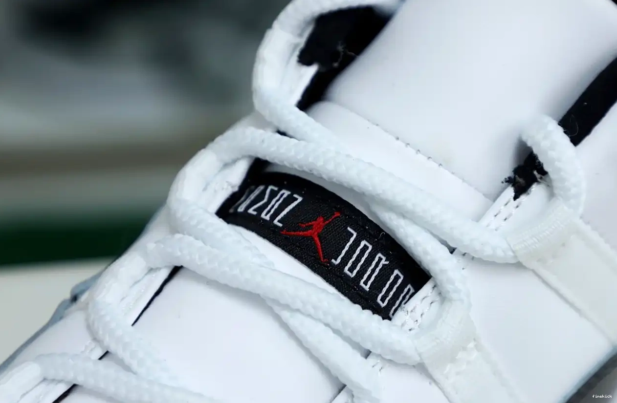 AIR WHITE LOW JORDAN 11 BRED 0602